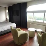 Domaine De La Corniche Hotel 4*
