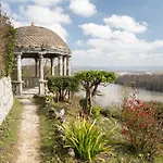Domaine De La Corniche Hotel 4*