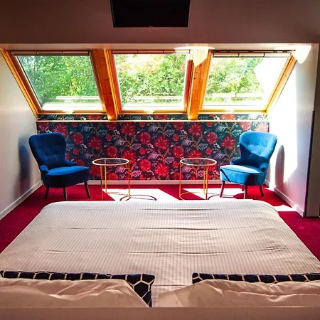 Domaine De La Corniche 4* Rolleboise