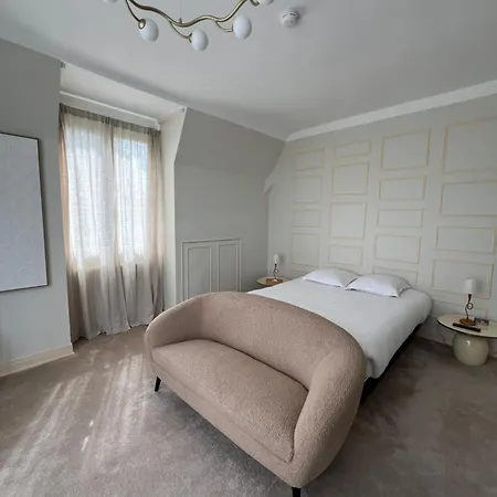 Domaine De La Corniche 4* Rolleboise