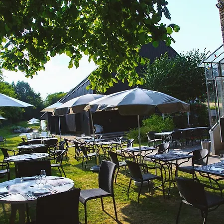 Domaine De La Corniche 4* Rolleboise