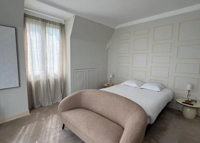 Domaine De La Corniche 4* Rolleboise