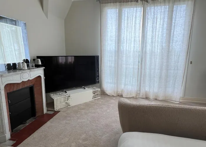 Domaine De La Corniche 4*