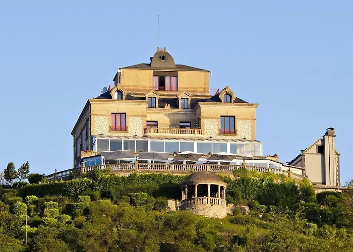 فندق Domaine De La Corniche 4*